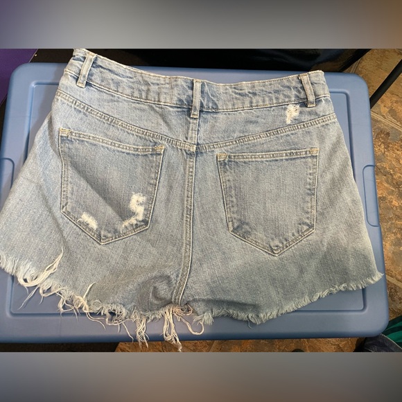 Divided Denim Distressed‎ Women Shorts size 10 - Picture 5 of 6